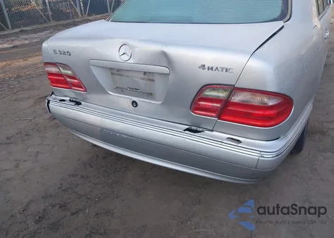 2002 Mercedes-Benz E 320 4M/4M Special Edition z USA, uszkodzony, nr VIN WDBJF82J92X067986